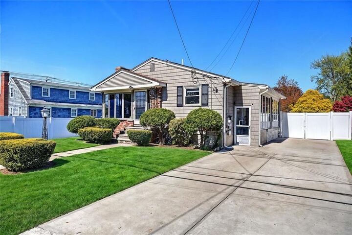 Property Photo:  8 Ashby Street  RI 02919 