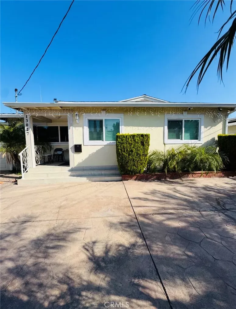 Property Photo: 13027 Aetna Street CA 91401