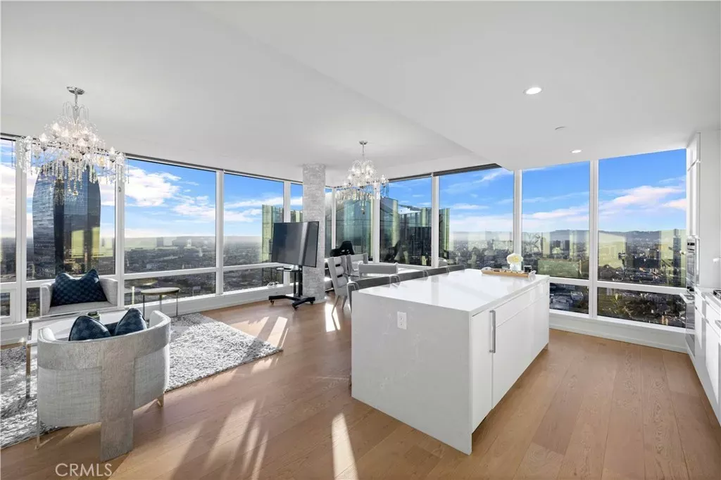 Property Photo:  877 Francisco Street 4111  CA 90017 
