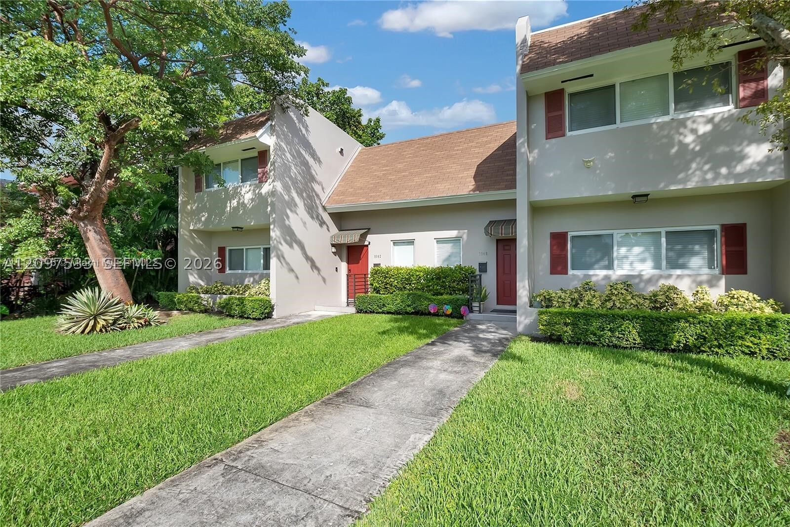 Property Photo:  8940 SW 95th Ave 8940  FL 33176 