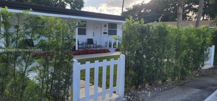 Property Photo: 208 SE 4th St 1-2 FL 33009