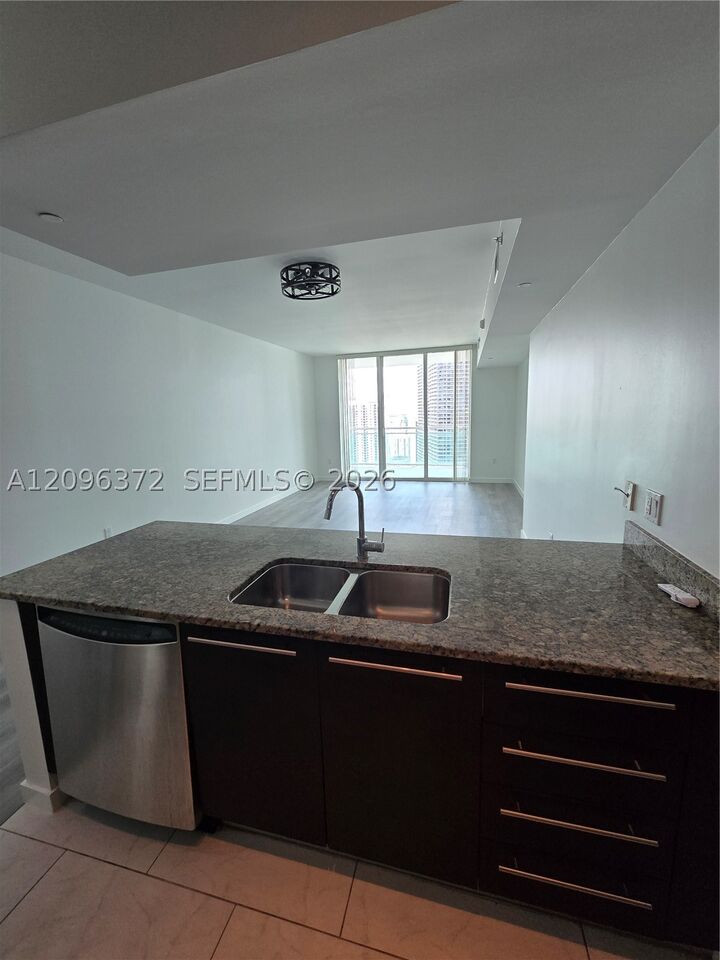 Property Photo:  950 Brickell Bay Dr 3300  FL 33131 