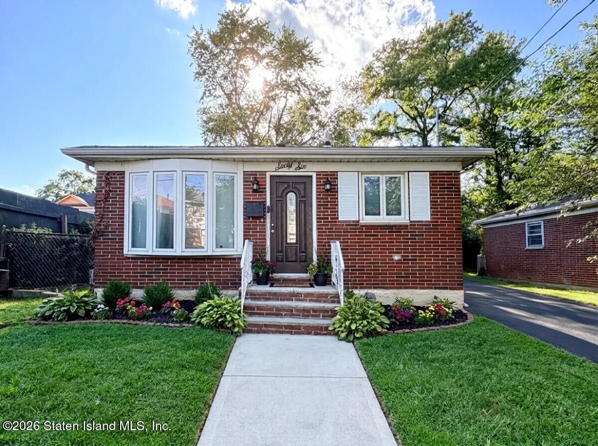Property Photo:  66 Bartlett Avenue  NY 10312 