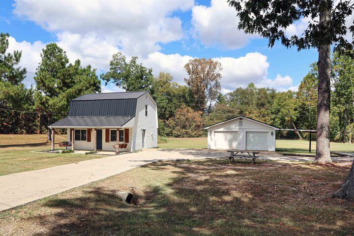 Property Photo:  285 Gibbs Ln  AL 35616 
