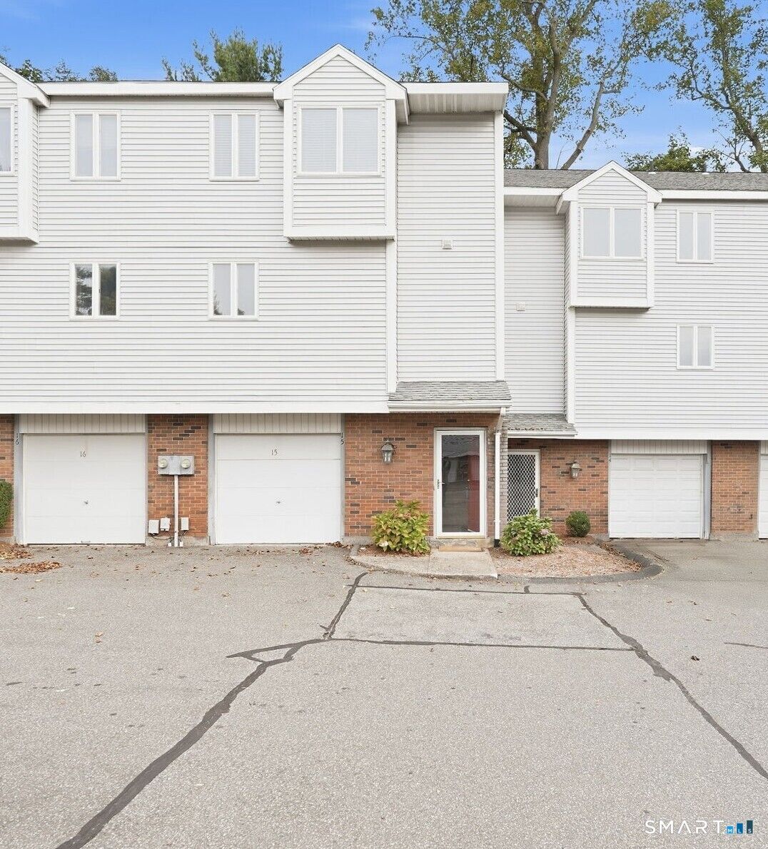 Property Photo:  15 Brinley Way 15  CT 06111 