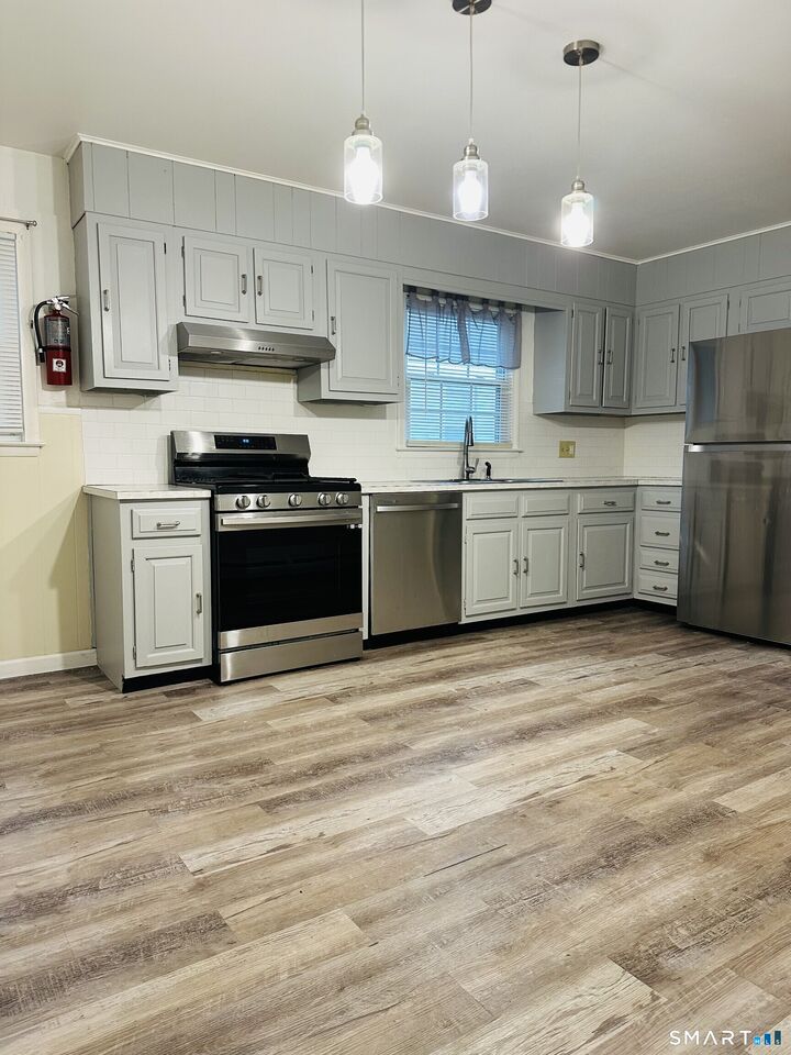 Property Photo:  80 Dix Street  CT 06514 