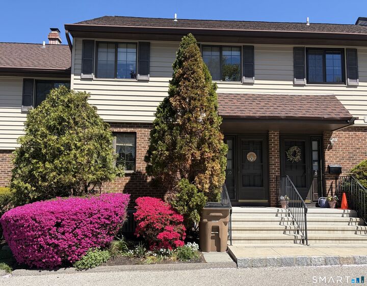 Property Photo:  202 Soundview Avenue 10  CT 06902 