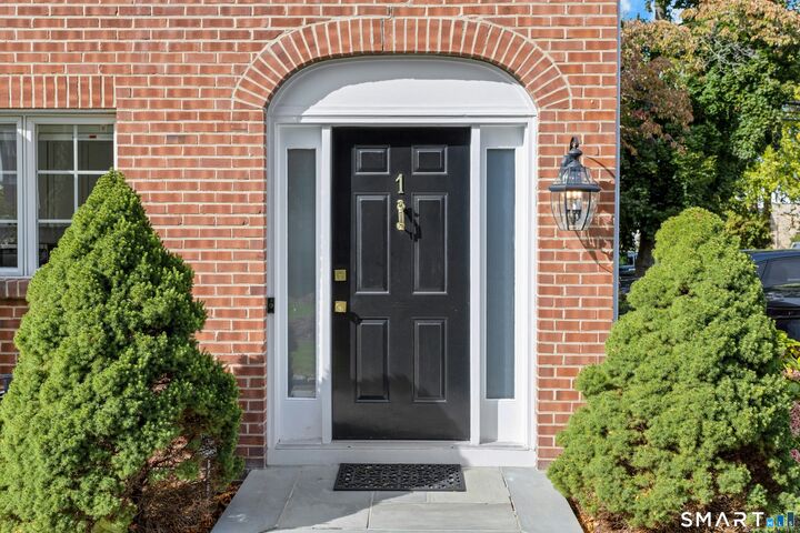 Property Photo:  1 Maple Street 1  CT 06840 