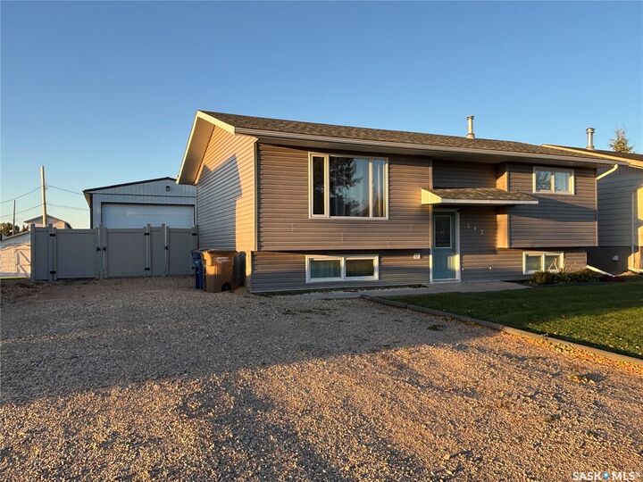 Property Photo:  242 Lendrum Street  SK S0E 1A0 