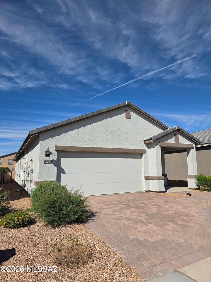 Property Photo: 10472 W Thetford Lane AZ 85653