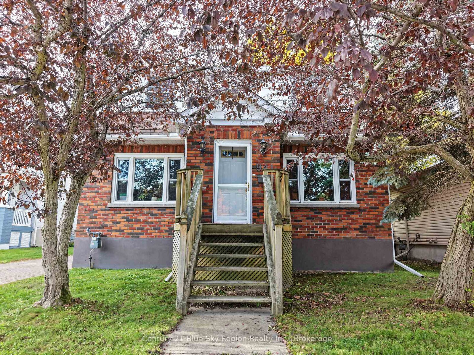Property Photo:  941 Main Street W  ON P1B 2W2 
