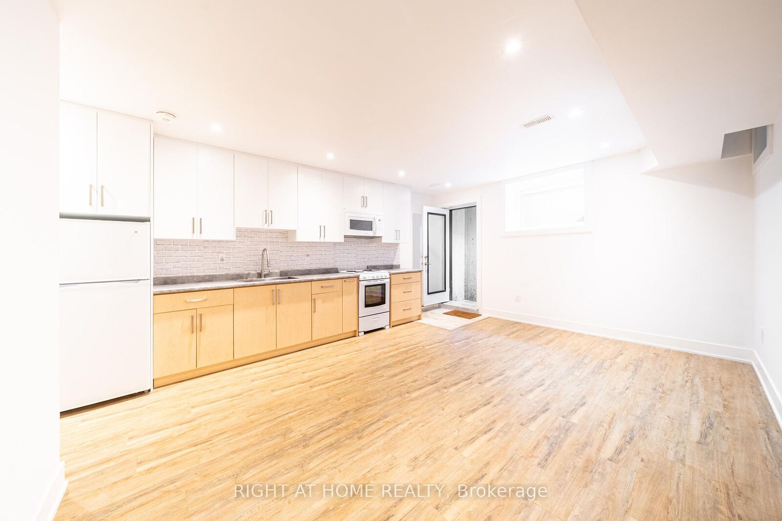 Property Photo:  49 B East Drive Lower  ON M6N 2N8 