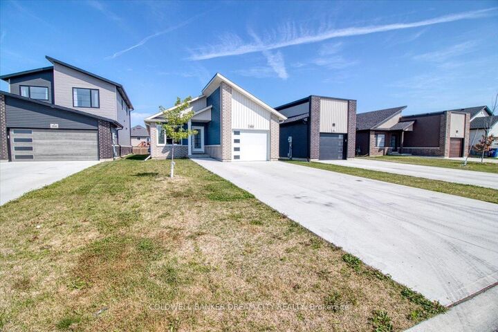 Property Photo:  100 Arrowhead Lane  ON N7M 0T2 