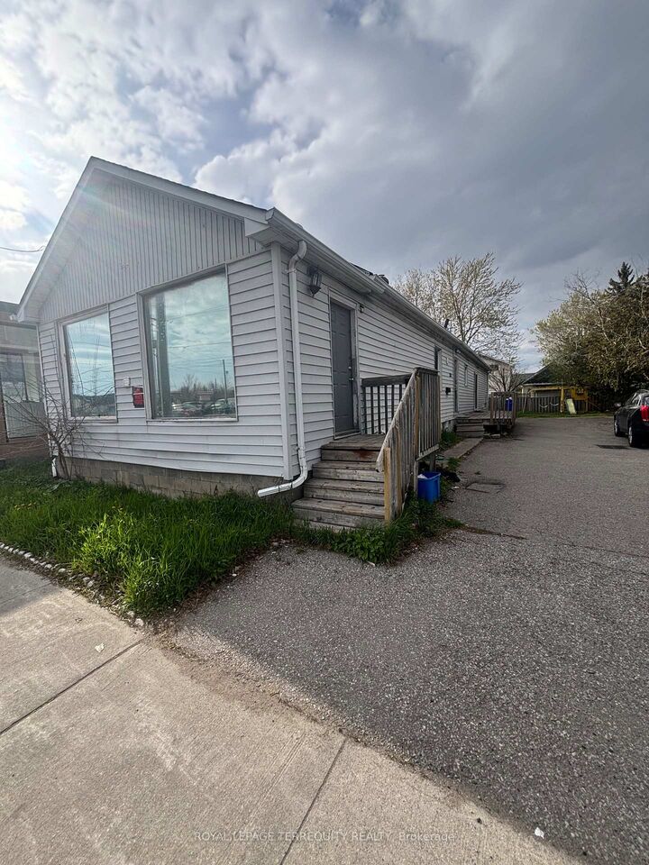 Property Photo:  252 Bloor Street E  ON L1H 3M6 