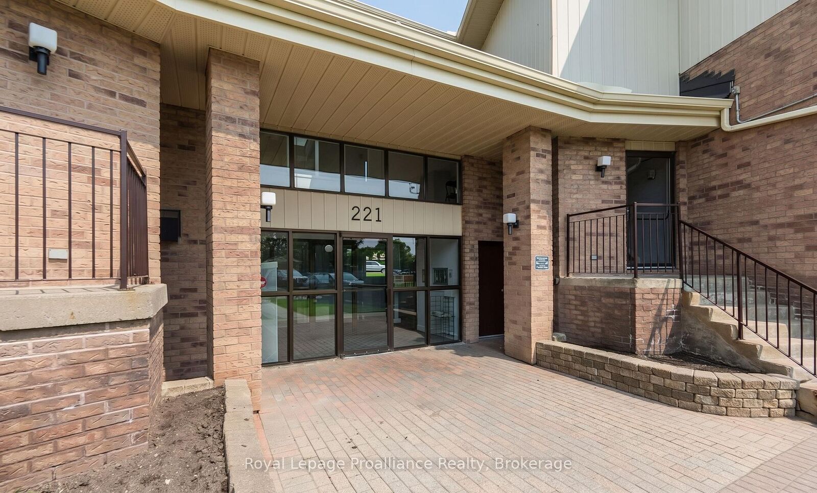 Property Photo: 221 North Park Street 307B ON K8P 5A6
