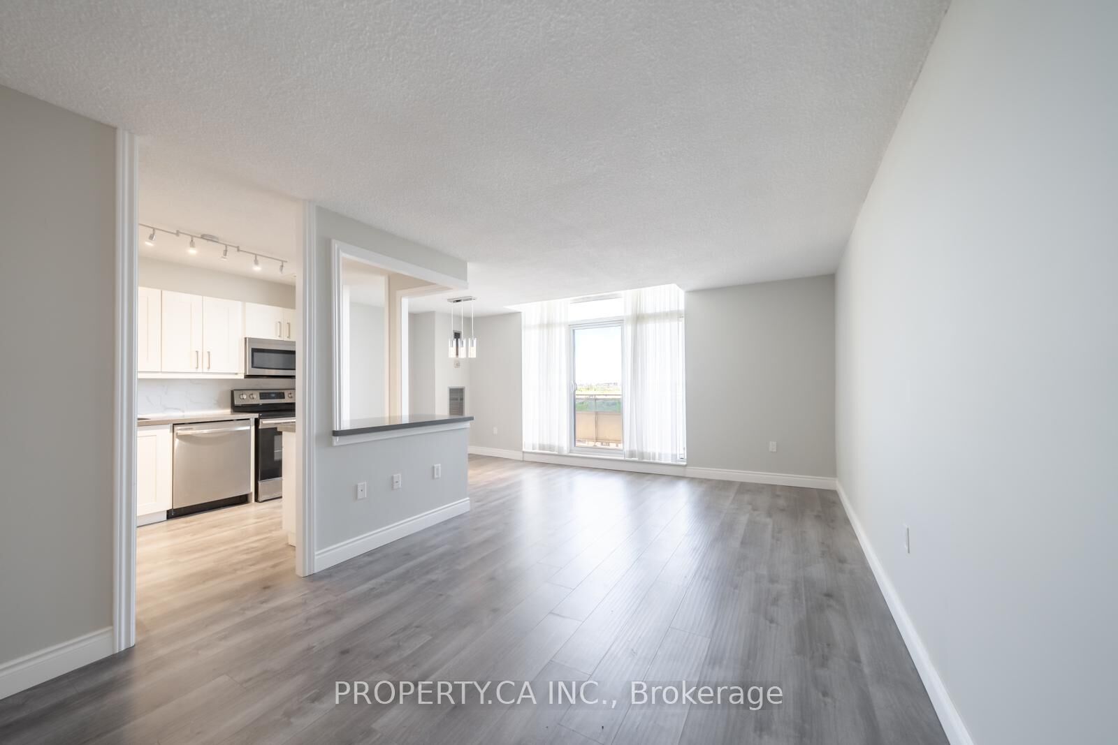 Property Photo:  355 Rathburn Road E 1204  ON L4Z 1H4 