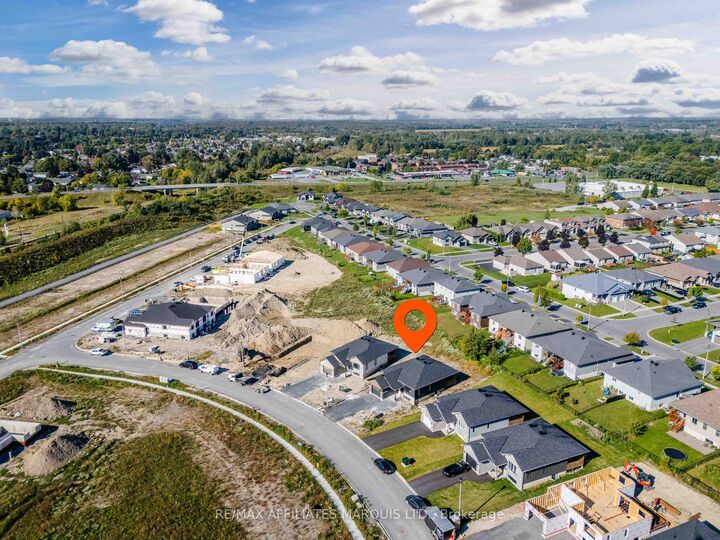 Property Photo:  201 Ruby Drive  ON K6H 0J8 