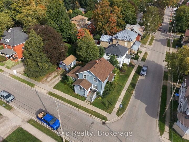 Property Photo:  310 Barber Avenue N  ON N4W 1R9 