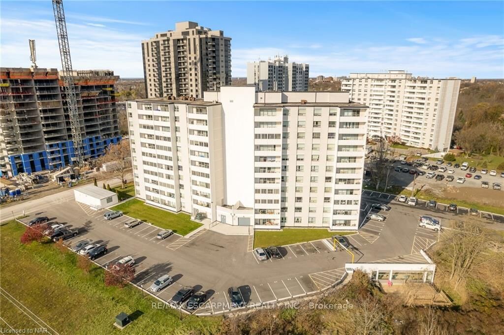 Property Photo:  35 Towering Heights Boulevard 809  ON L2T 3G9 