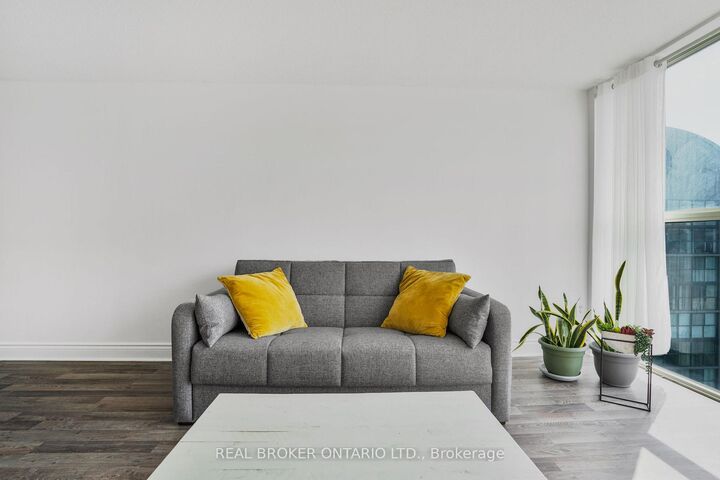 Property Photo:  4205 Shipp Drive 2101  ON L4Z 2Y9 