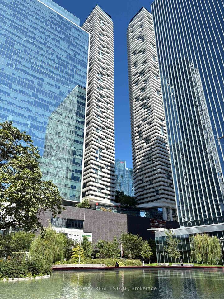 Property Photo: 88 Harbour Street 5004 ON M5J 0C3