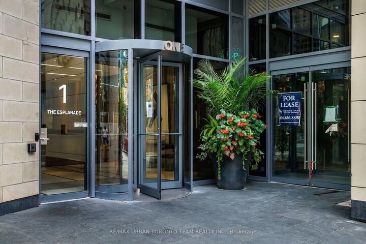 Property Photo:  1 The Esplanade Avenue 2104  ON M5E 0A8 