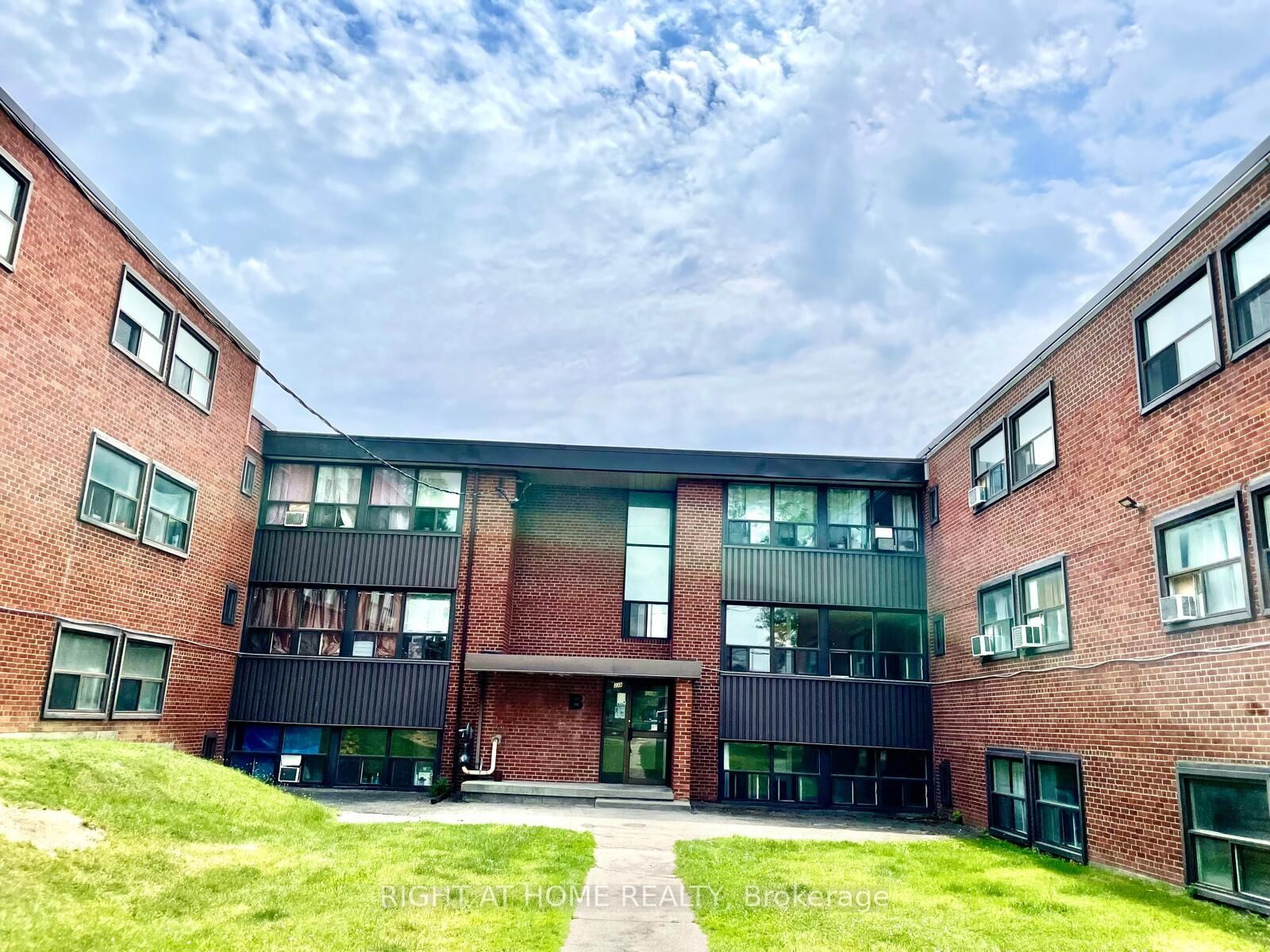 Property Photo:  33 Flamborough Drive B12  ON M6M 2R5 