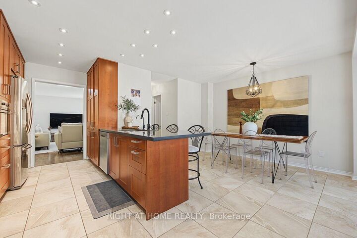 Property Photo:  3829 Craighurst Avenue  ON L5N 6T7 