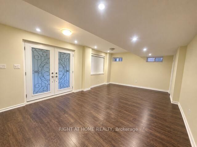 Property Photo:  472 Nairn Circle Lower  ON L9T 8A7 