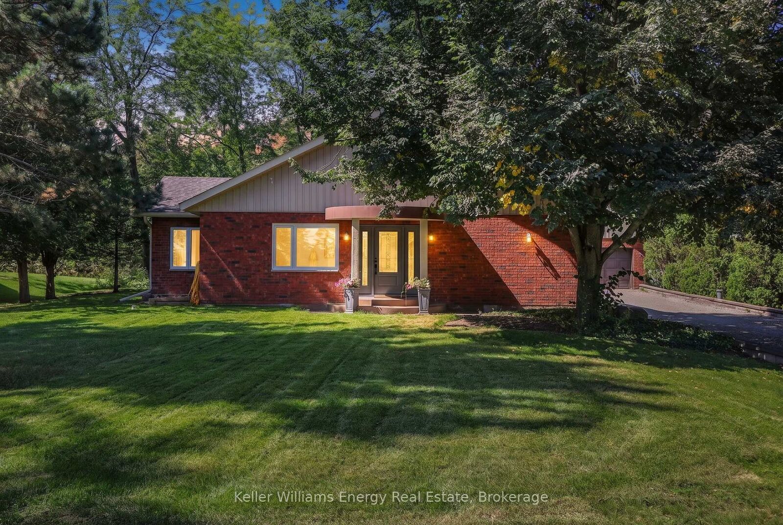 Property Photo:  60 Bayside Avenue  ON L0K 2A0 