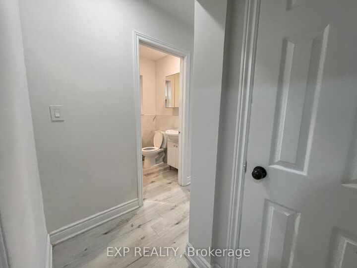 Property Photo:  259 Lakeshore Road E 1  ON L5G 1G8 