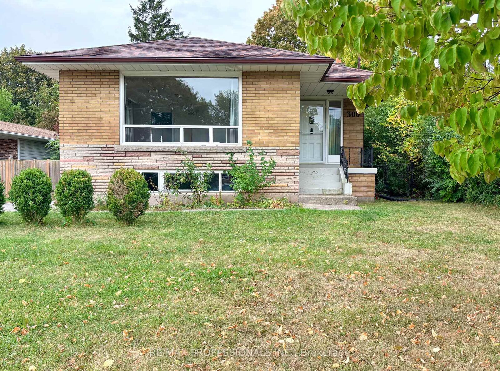 Property Photo:  300 Burton Road  ON L6K 2K8 