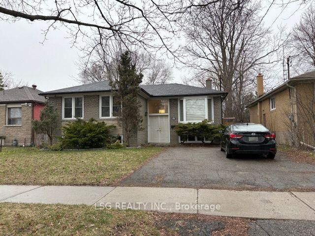 Property Photo:  268 Pleasant Avenue Main  ON M2M 1M5 