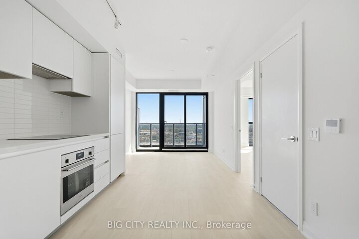 Property Photo:  25 Frederick Todd Way 1801  ON M4G 4E8 
