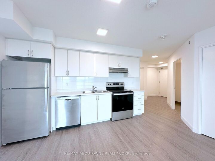 Property Photo:  5 Zappacosta Drive 1807  ON M9M 0G9 