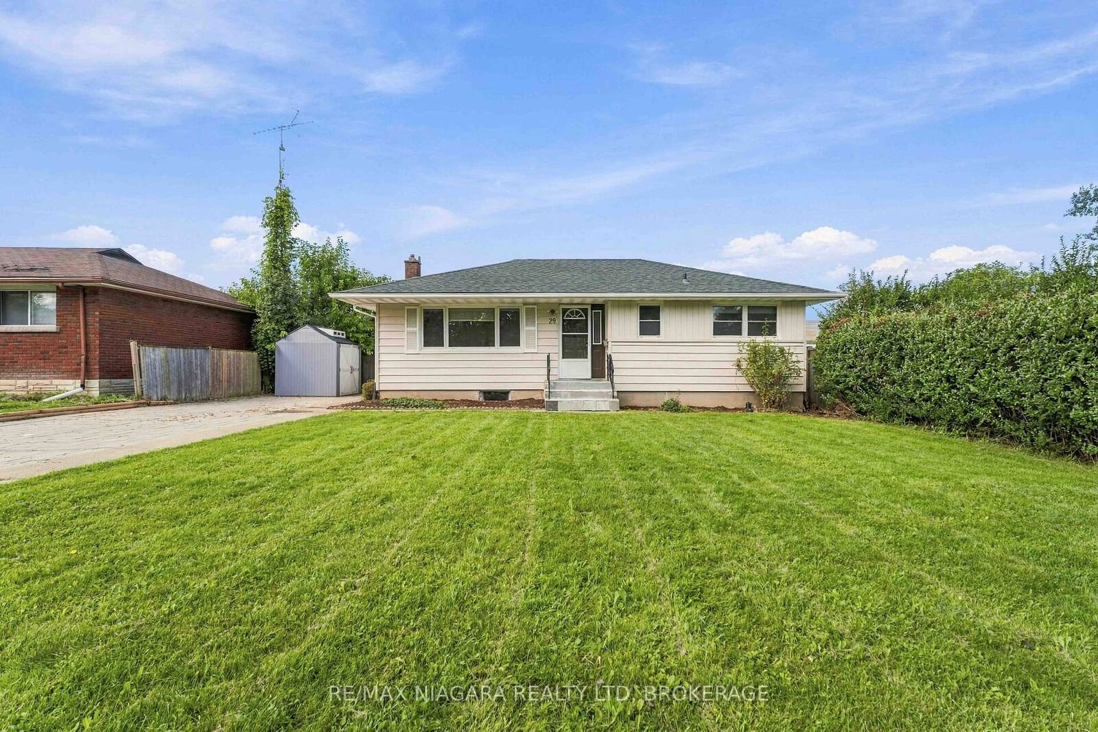 Photo de la propriété:  29 Glengarry Road  ON L2T 2T9 