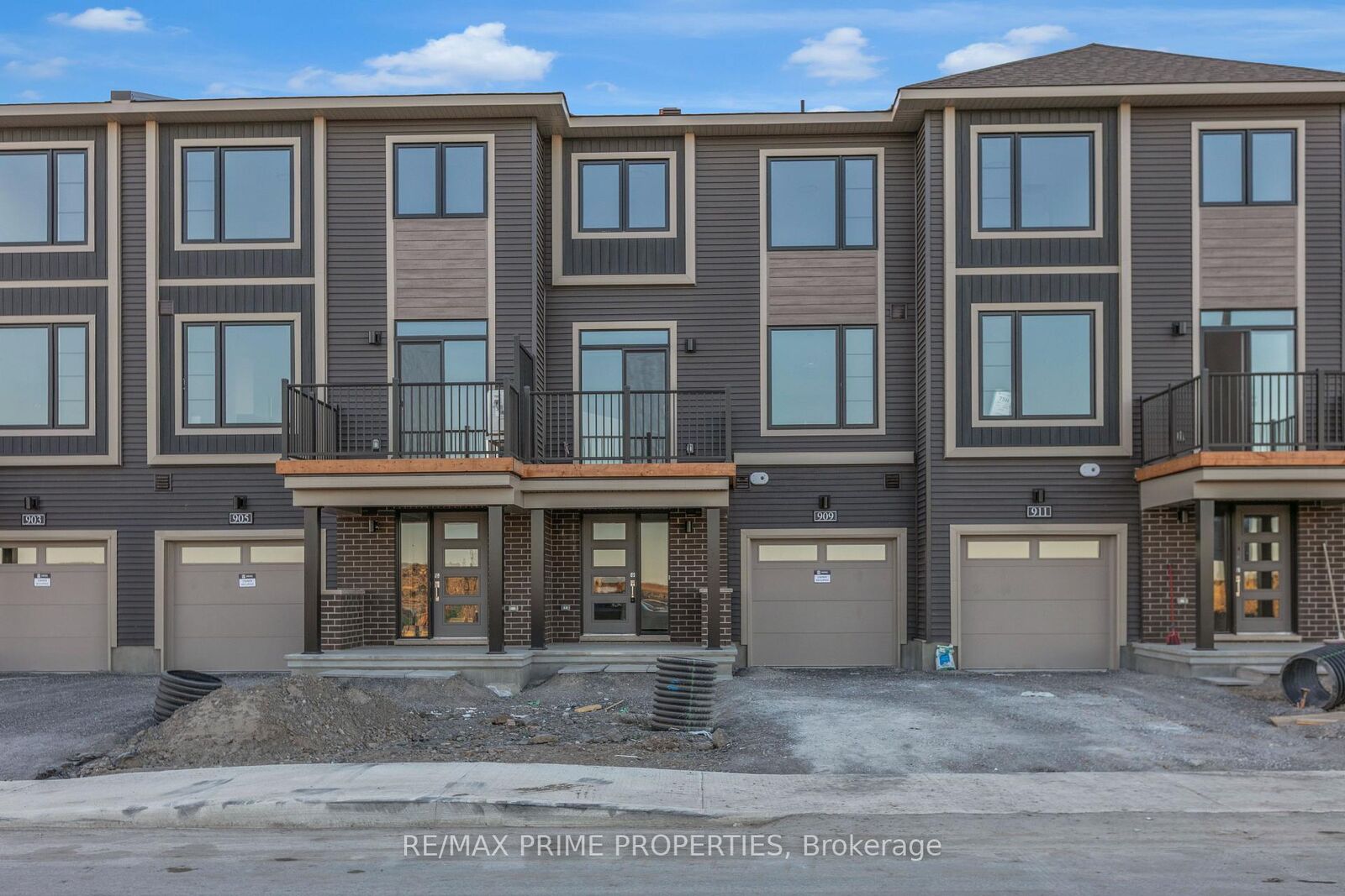Property Photo:  909 Jack Dalgity Street  ON K0A 1A0 