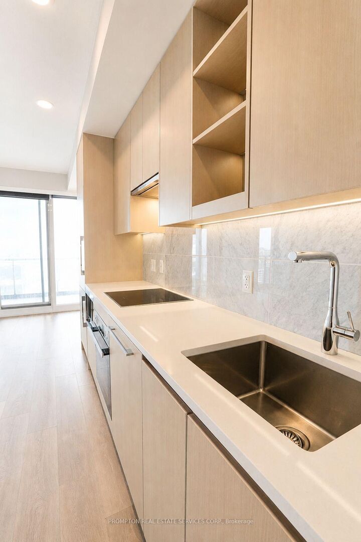 Property Photo:  85 McMahon Drive 2115  ON M2K 0H2 