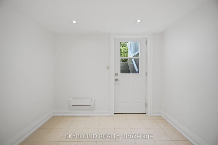 Property Photo:  243 Keele Street Lower  ON M6P 2K1 