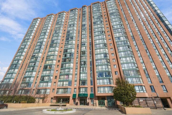 Property Photo:  145 Hillcrest Avenue 1802  ON L5B 3Z1 