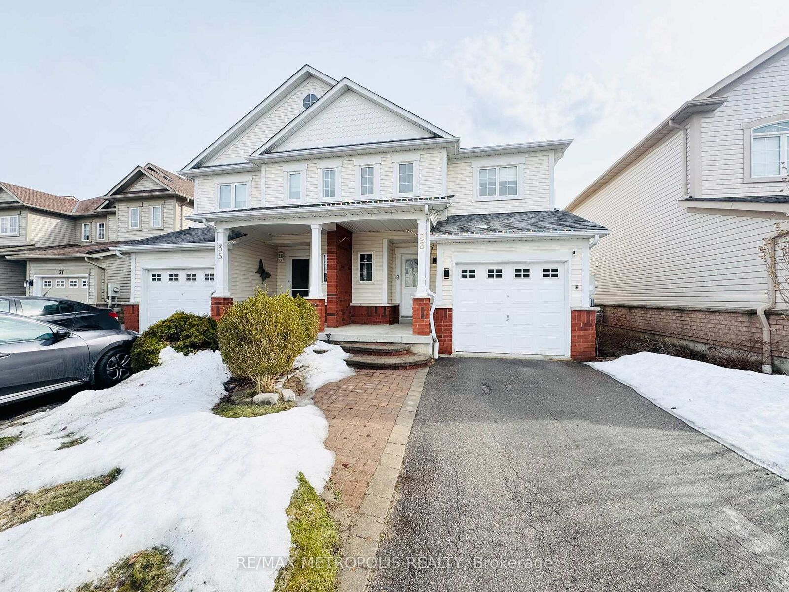 Property Photo:  33 Palomino Place  ON L1R 2V5 