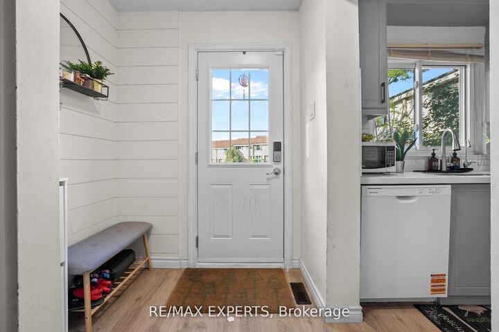 Property Photo:  2779 Gananoque Drive 35  ON L5N 2E4 