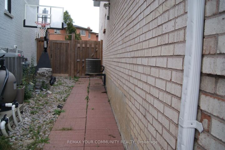 Property Photo:  53 Lamar Street  ON L6A 1A7 