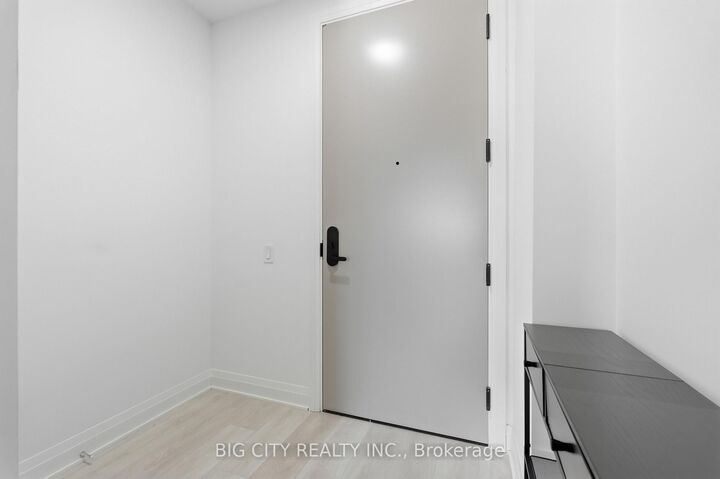 Property Photo:  25 Frederick Todd Way 212  ON M4G 0C9 