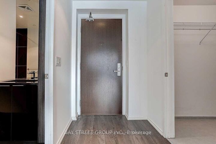 Property Photo:  70 Temperance Street 4209  ON M5H 0B1 