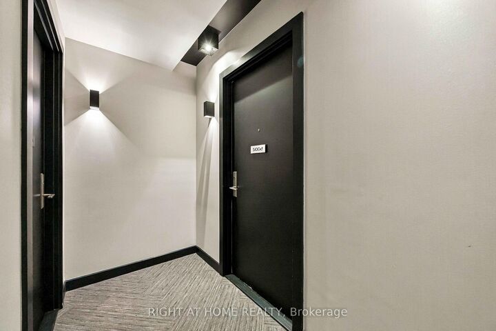 Property Photo:  8 Eglinton Avenue E 5002  ON M4P 0C1 