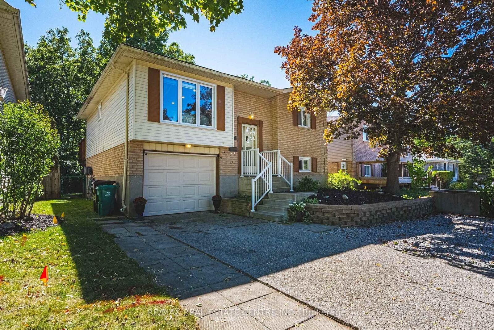 Property Photo:  414 Woods Lane  ON N3H 5J4 
