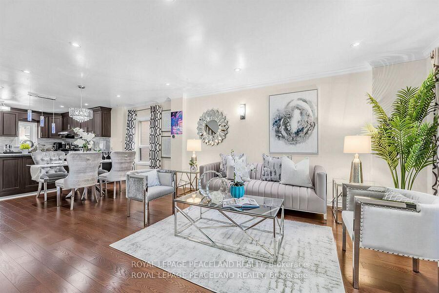 Property Photo:  606 Coxwell Avenue  ON M4C 3B6 