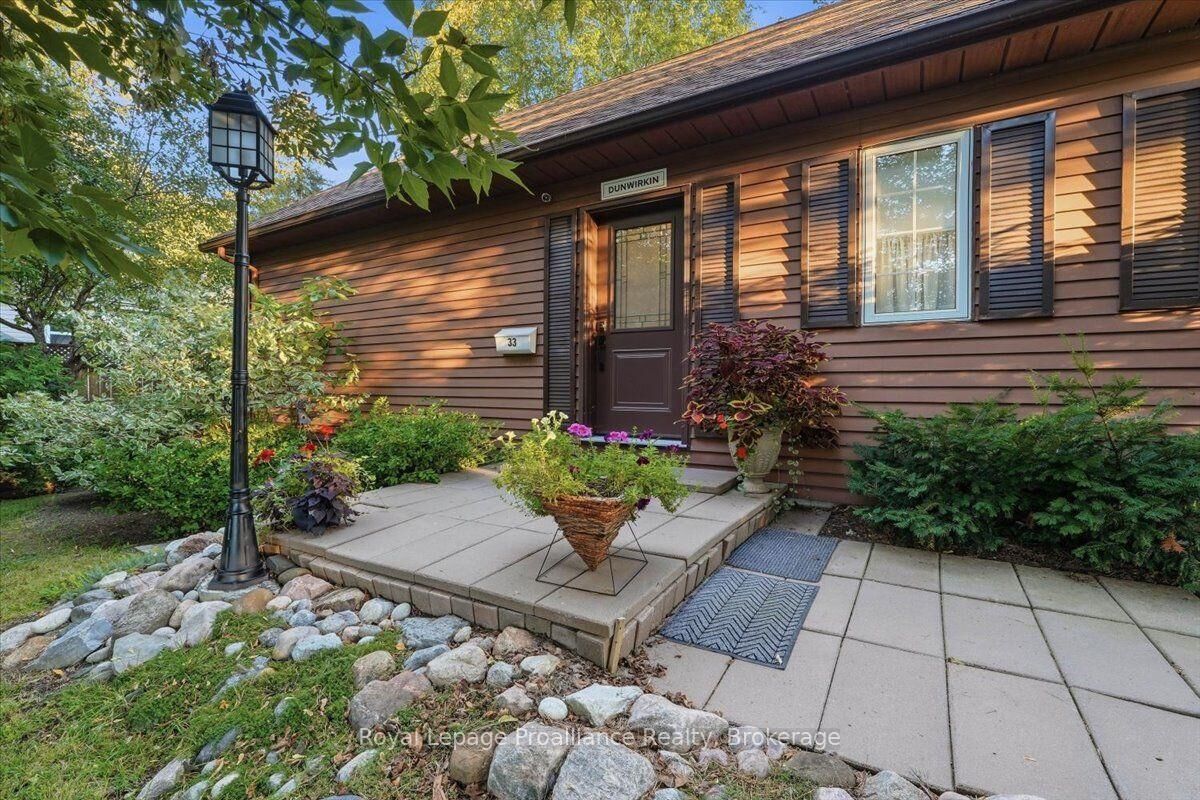 Property Photo: 33 Lesley Drive ON K8N 4G2