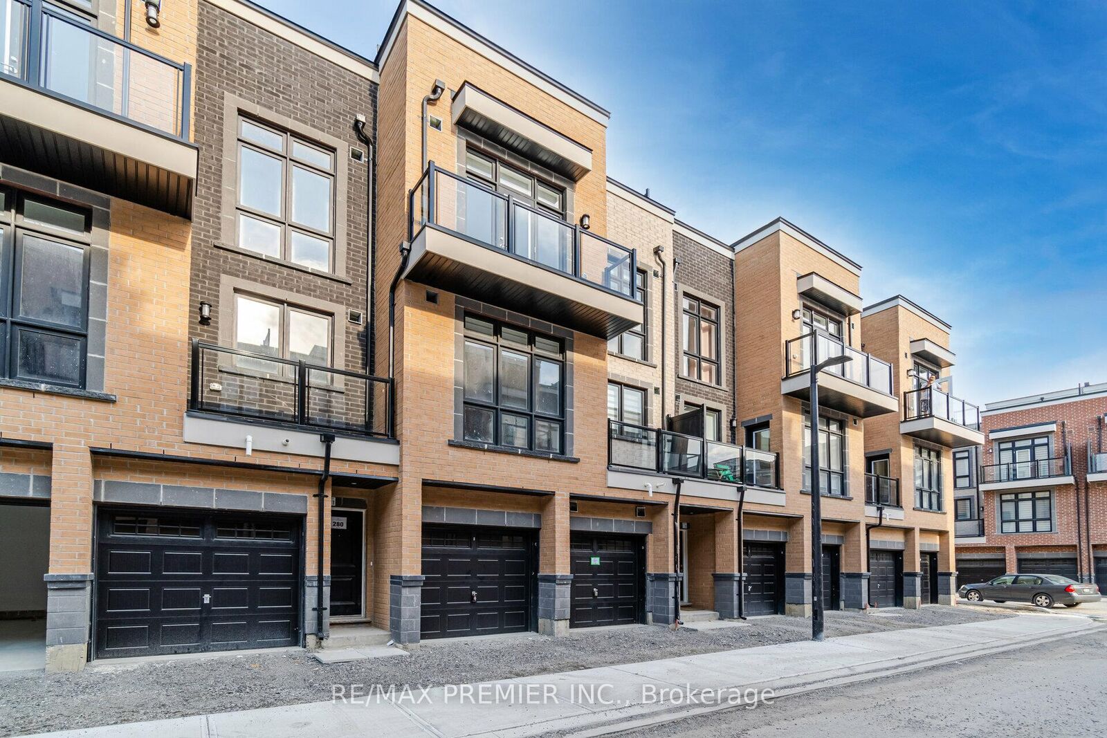 Property Photo:  12860 Yonge Street 2 (279)  ON L4E 1J4 